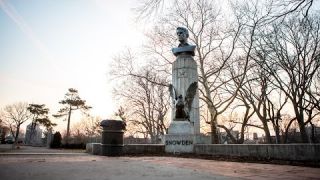 There's a Massive, Illicit Bust of Edward Snowden Stuck to a War Monument in Brooklyn