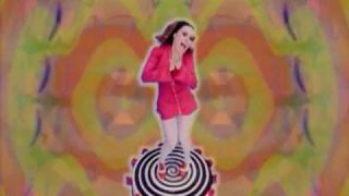 Deee-Lite - Groove Is In The Heart (Official Video)
